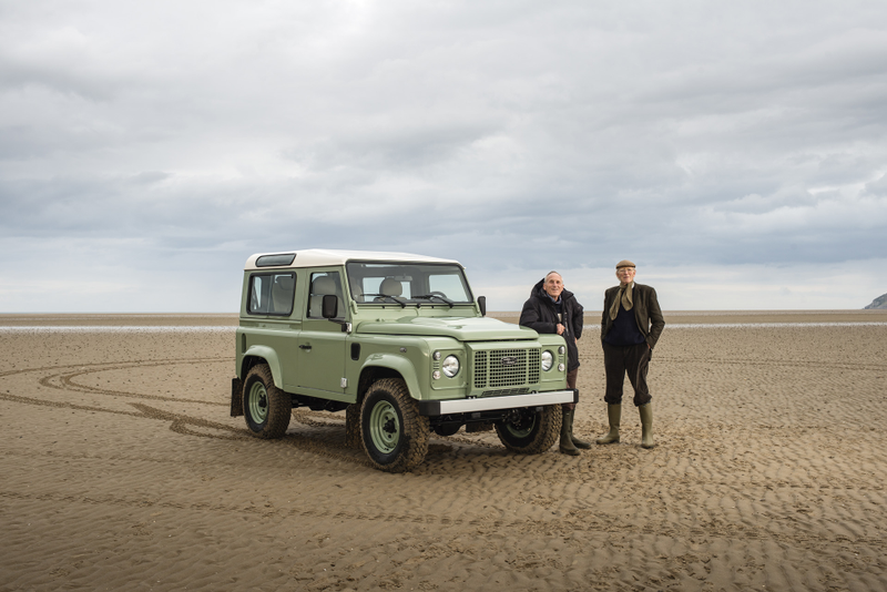 Illustration for article titled A Gigantic Sand Drawing Is How Land Rover Said Farewell To The Defender